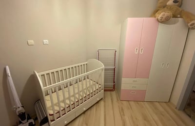 Vermietung einer geräumigen 3-Zimmer-Wohnung, Zentrum von Varna, Bulgarien